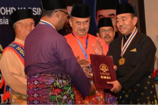 Bupati Bengkalis Dianugerahi Temenggong Tun Hasan di Malaysia